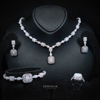 Omnia Aniyah White