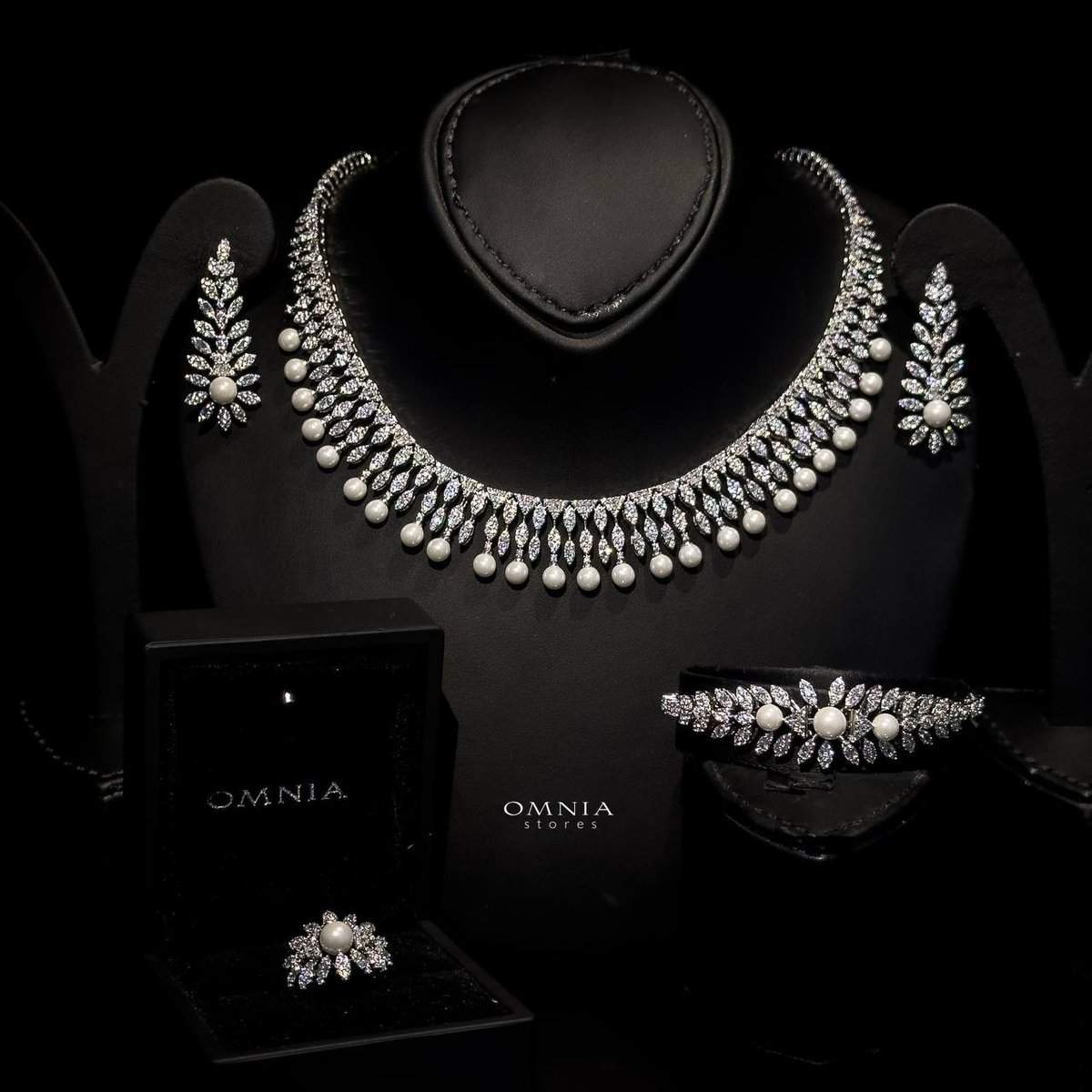 Omnia shaika White Luxury Bridal Full Set in High Quality Zircon Stone Rhodium Plated