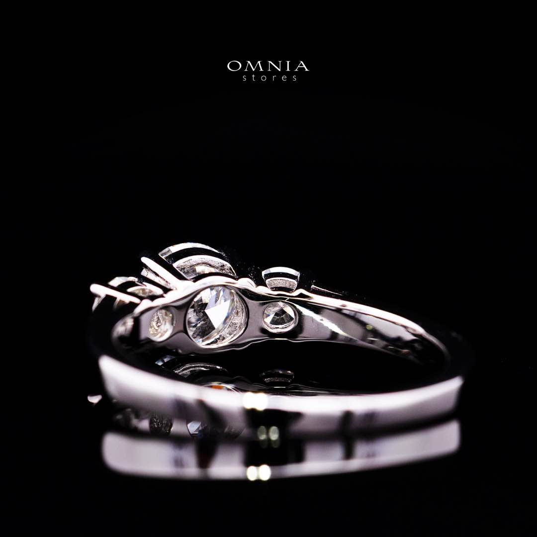 Halima Lab Grown With IGI Certified E VVS2 Oval Brilliant White Ring in 925 Silver 1.50ct - Image 4