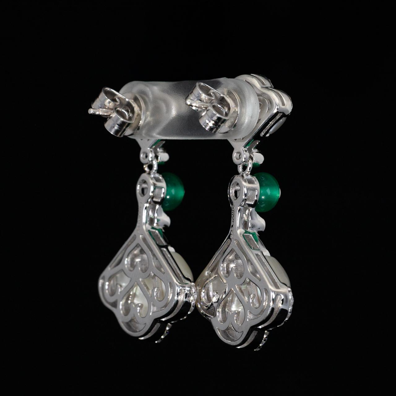 Omnia Alita White and Green Drop Earrings With High Quality Simulated Diamonds In 925 Silver - Image 4