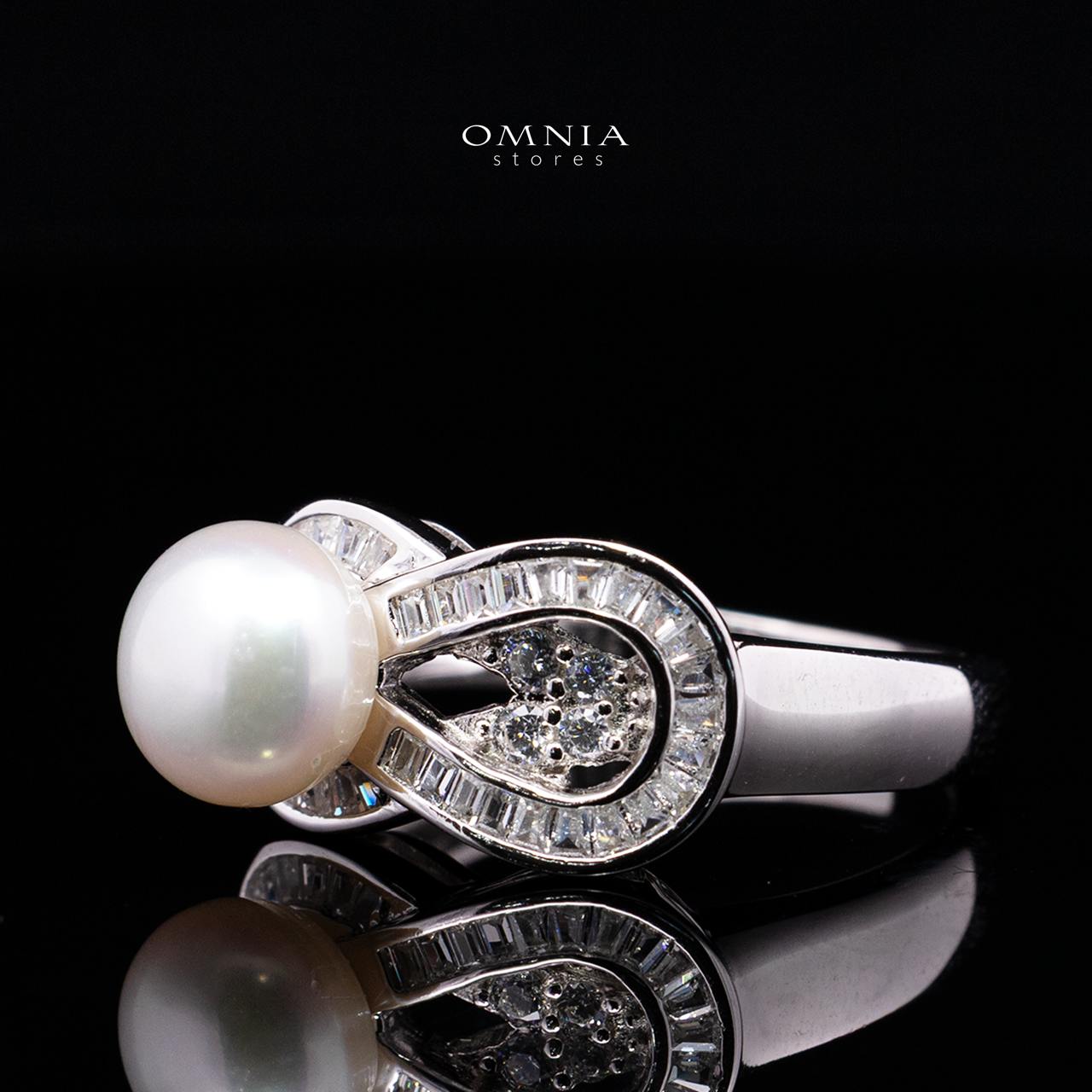 Avalina Fresh Water Pearl Ring in 925 Silver with High-Quality Simulated Diamonds - Image 2